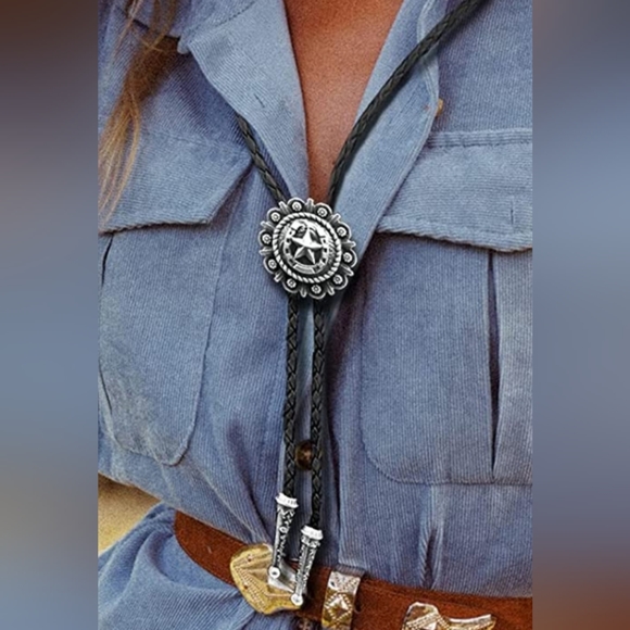 New silver leather star bolo tie approximately 40" - Picture 3 of 3